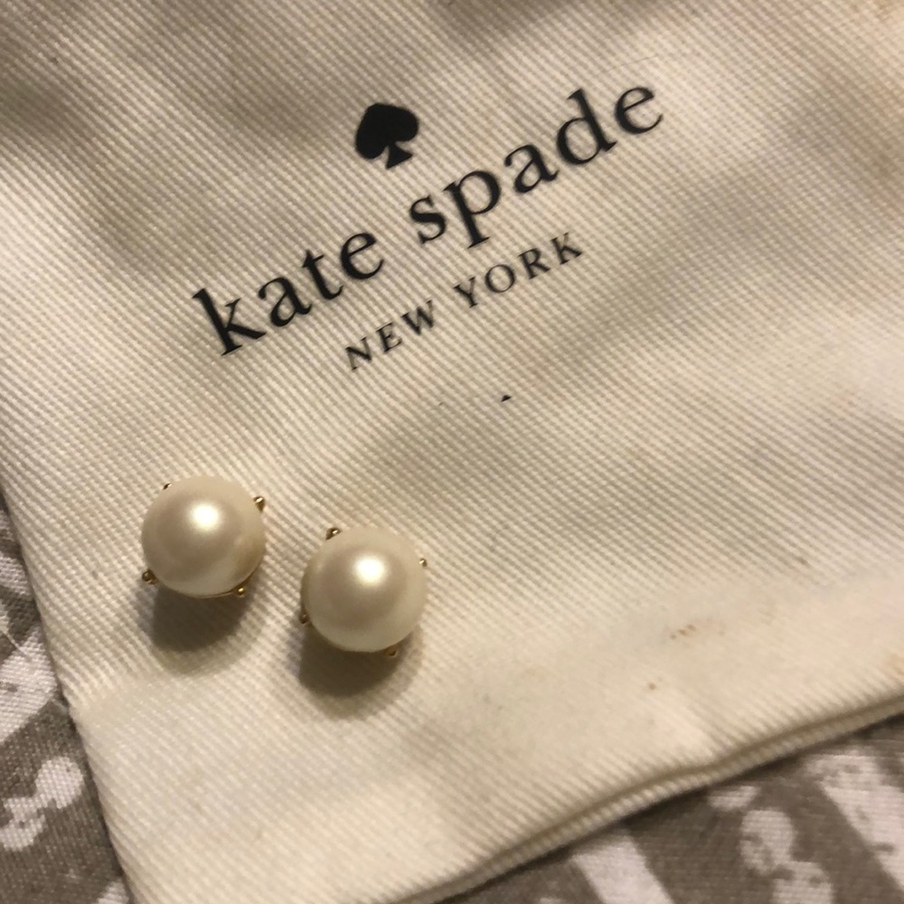 Kate Spade ♠️ faux pearl earrings